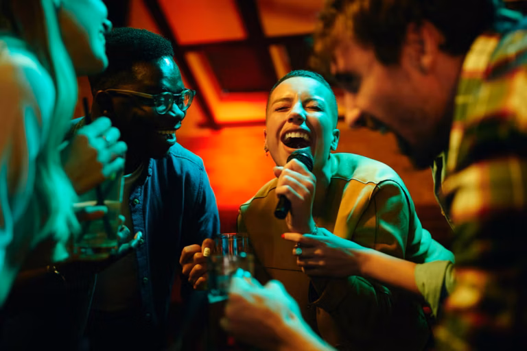 karaoke SHOUT singer in club